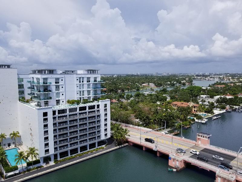 The Casablanca On The Ocean West Tower Hotel Miami Beach Exterior photo