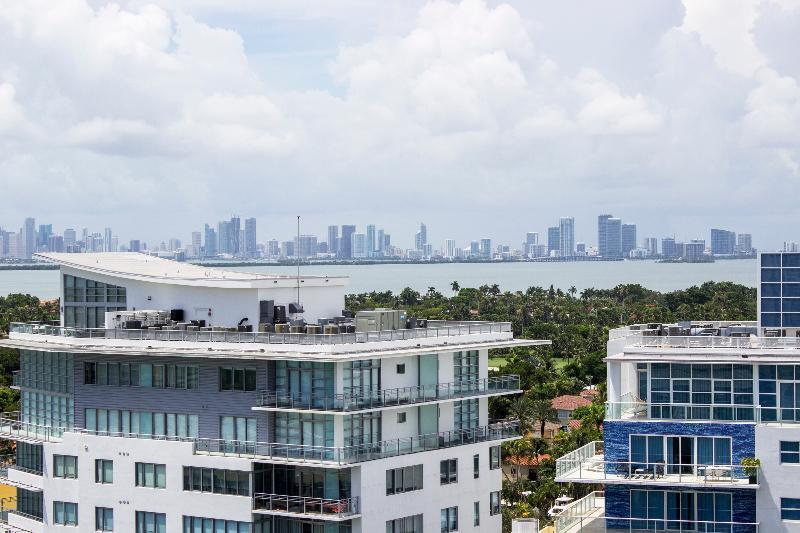 The Casablanca On The Ocean West Tower Hotel Miami Beach Exterior photo